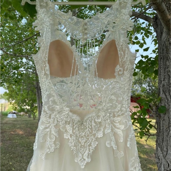 NEW Lucent Bridal gown. Bridal size 8 - Picture 4 of 6